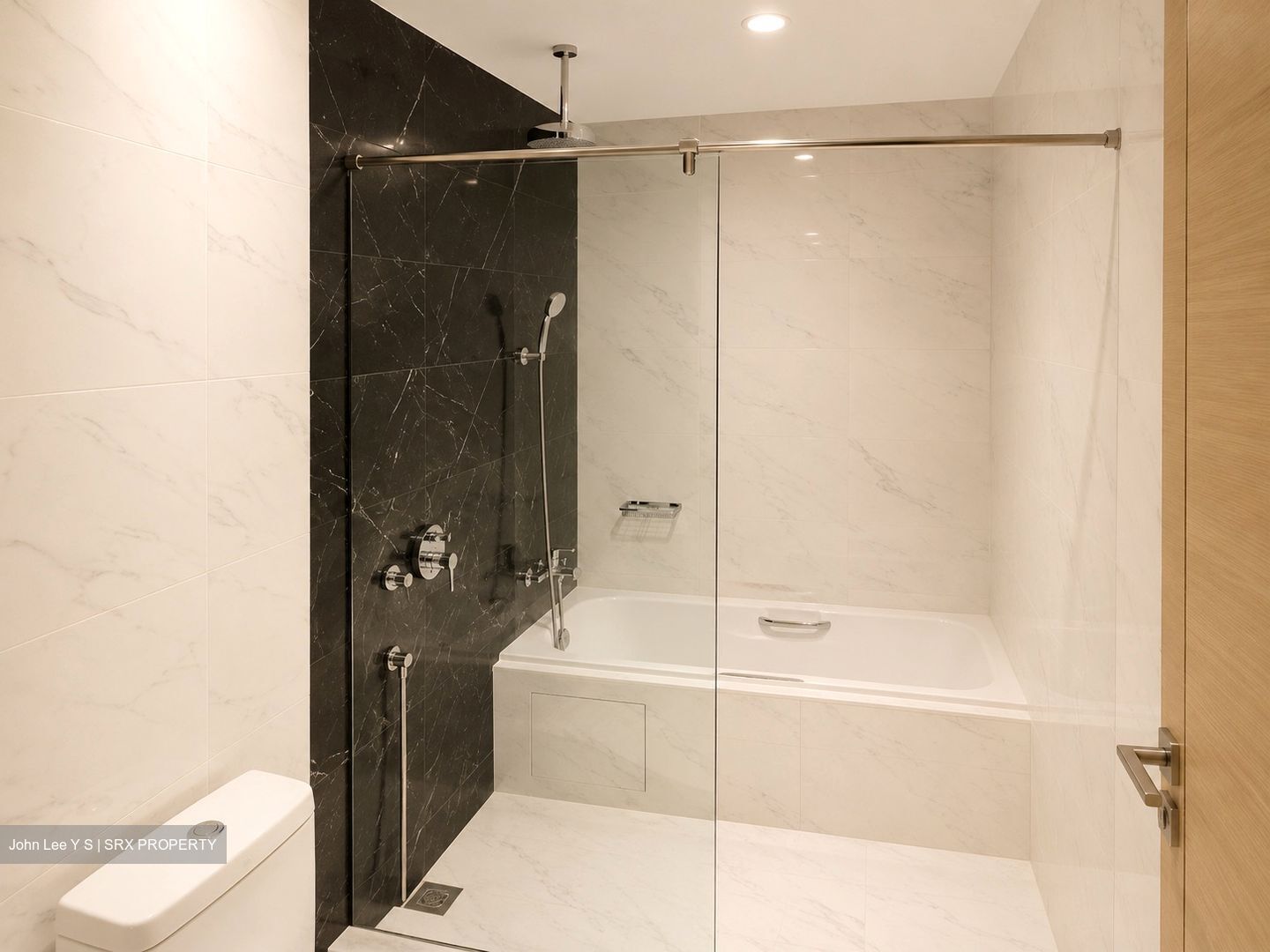Centro Residences (D20), Condominium #560071491
